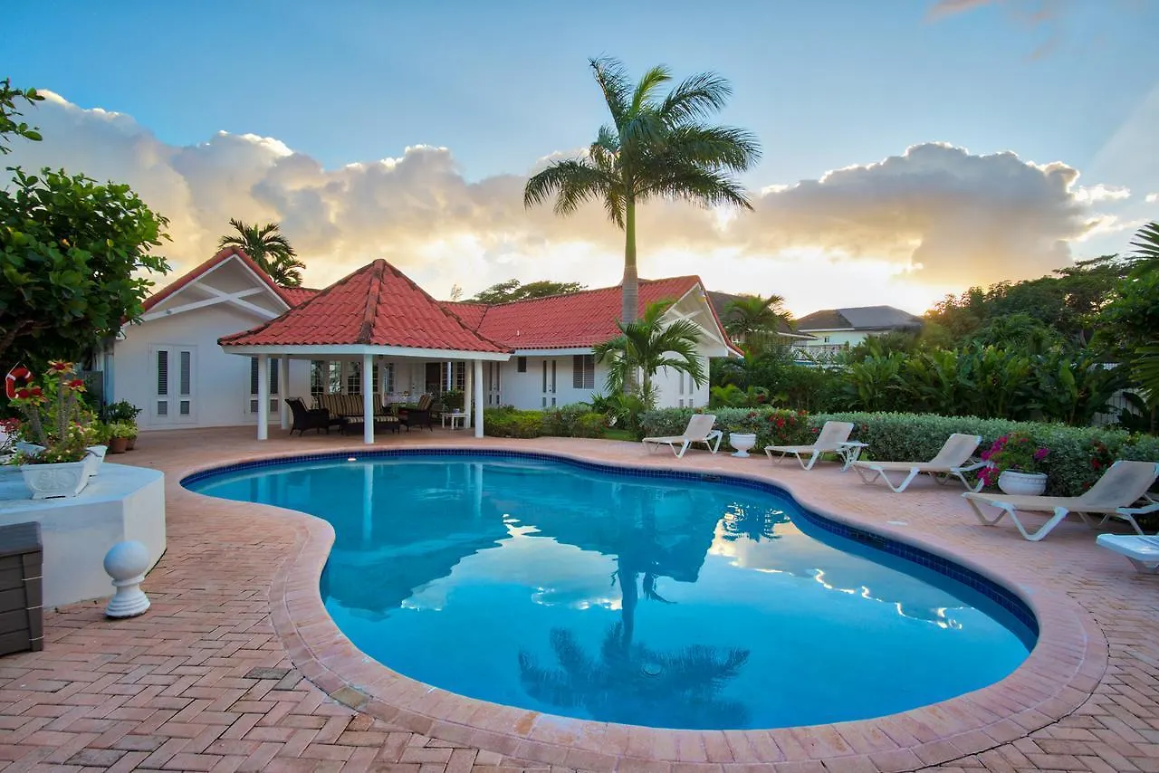 Sunspot Villa Runaway Bay 0*,